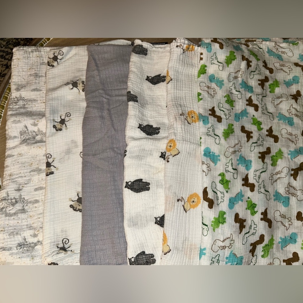 LOT OF 6 Muslin Swaddle Blankets. HARRY POTTER,ADEN & ANAIS,DONO & DONO
Preowned